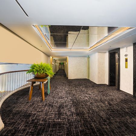 Oakwood Suites Kuningan Джакарта Экстерьер фото