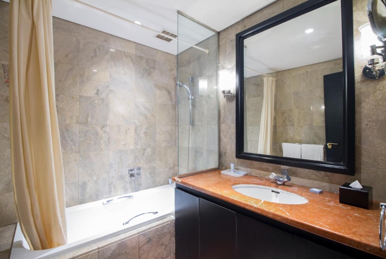 Oakwood Suites Kuningan Джакарта Экстерьер фото