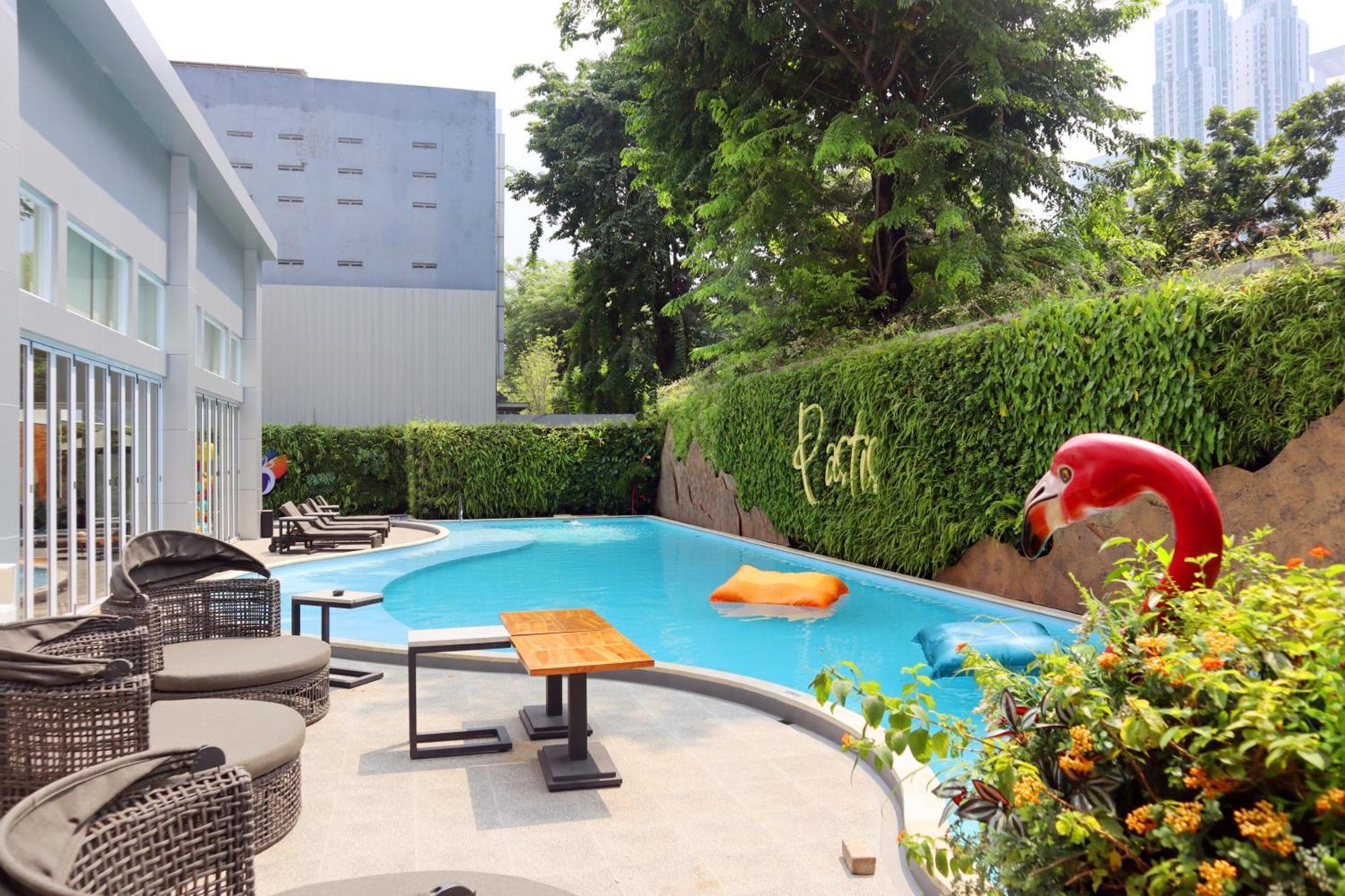 Oakwood Suites Kuningan Джакарта Экстерьер фото