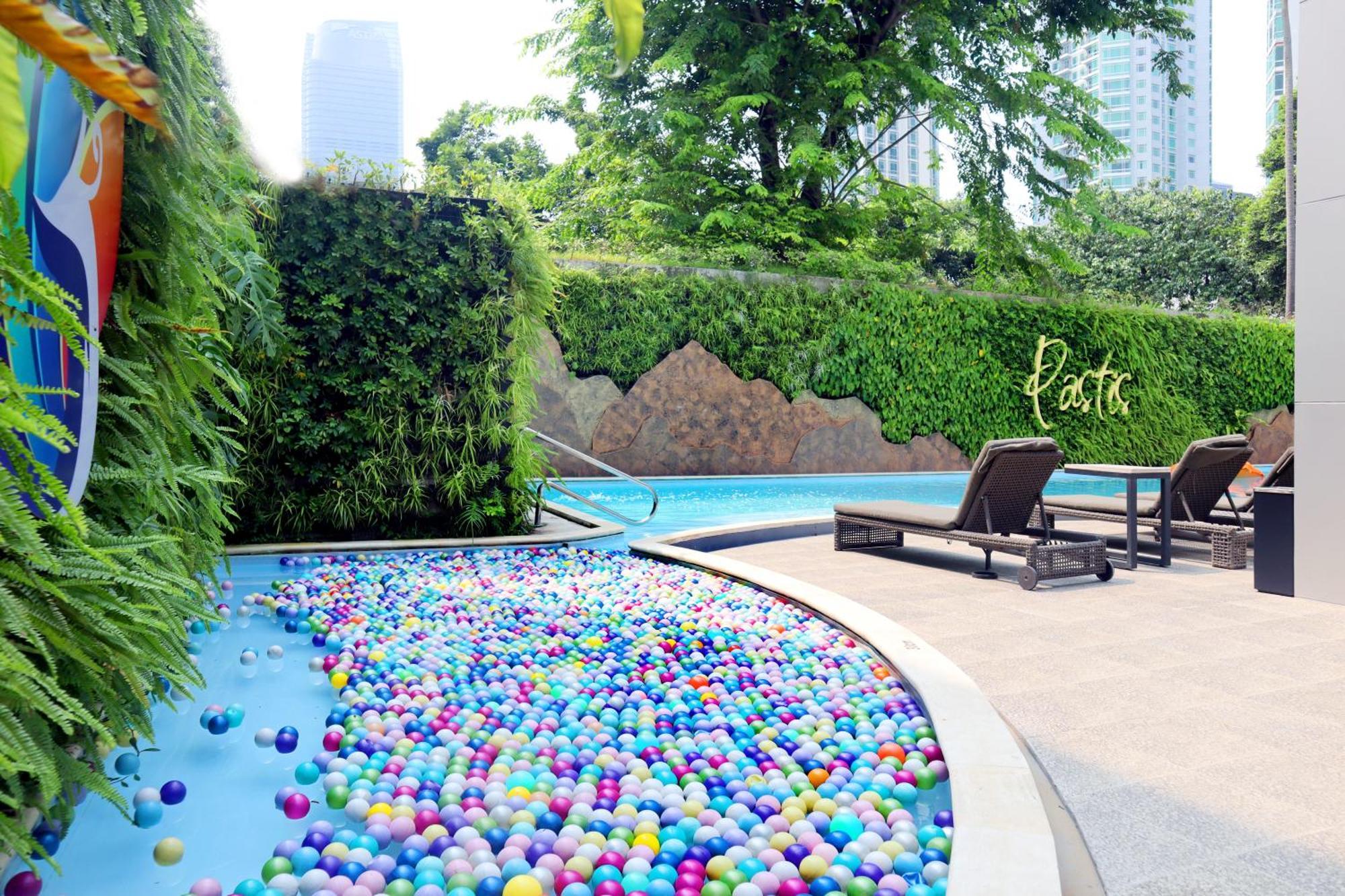 Oakwood Suites Kuningan Джакарта Экстерьер фото