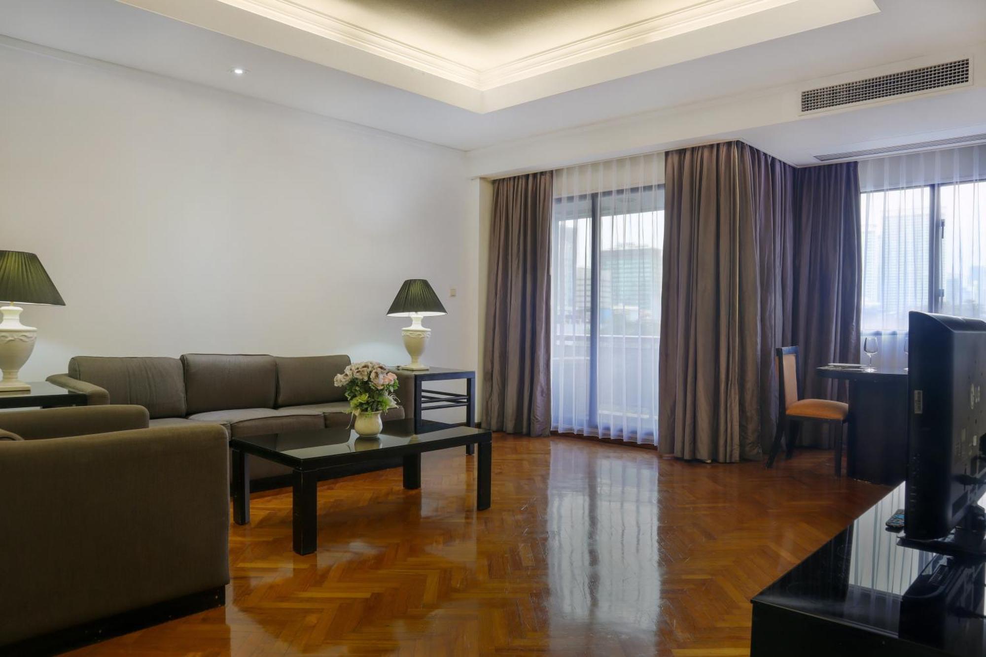Oakwood Suites Kuningan Джакарта Экстерьер фото