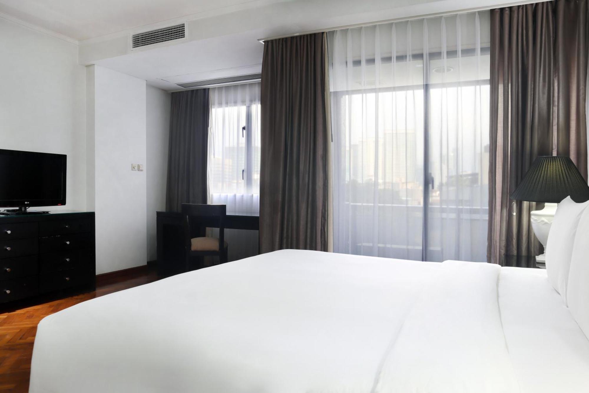 Oakwood Suites Kuningan Джакарта Экстерьер фото