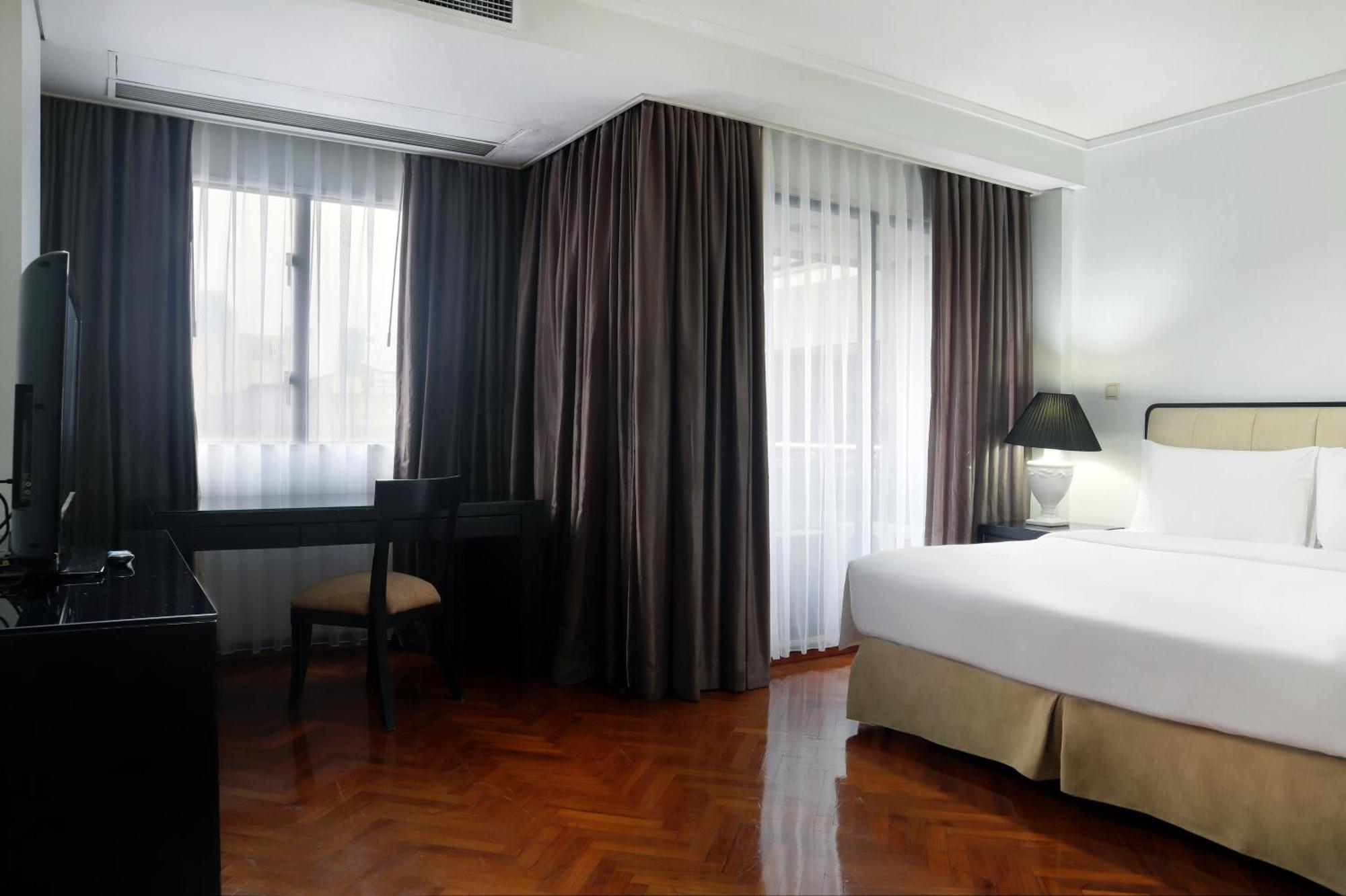 Oakwood Suites Kuningan Джакарта Экстерьер фото
