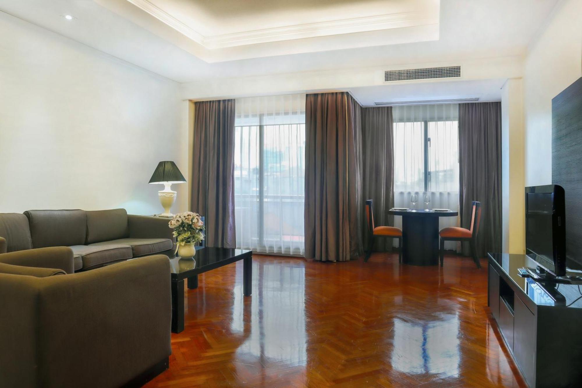 Oakwood Suites Kuningan Джакарта Экстерьер фото