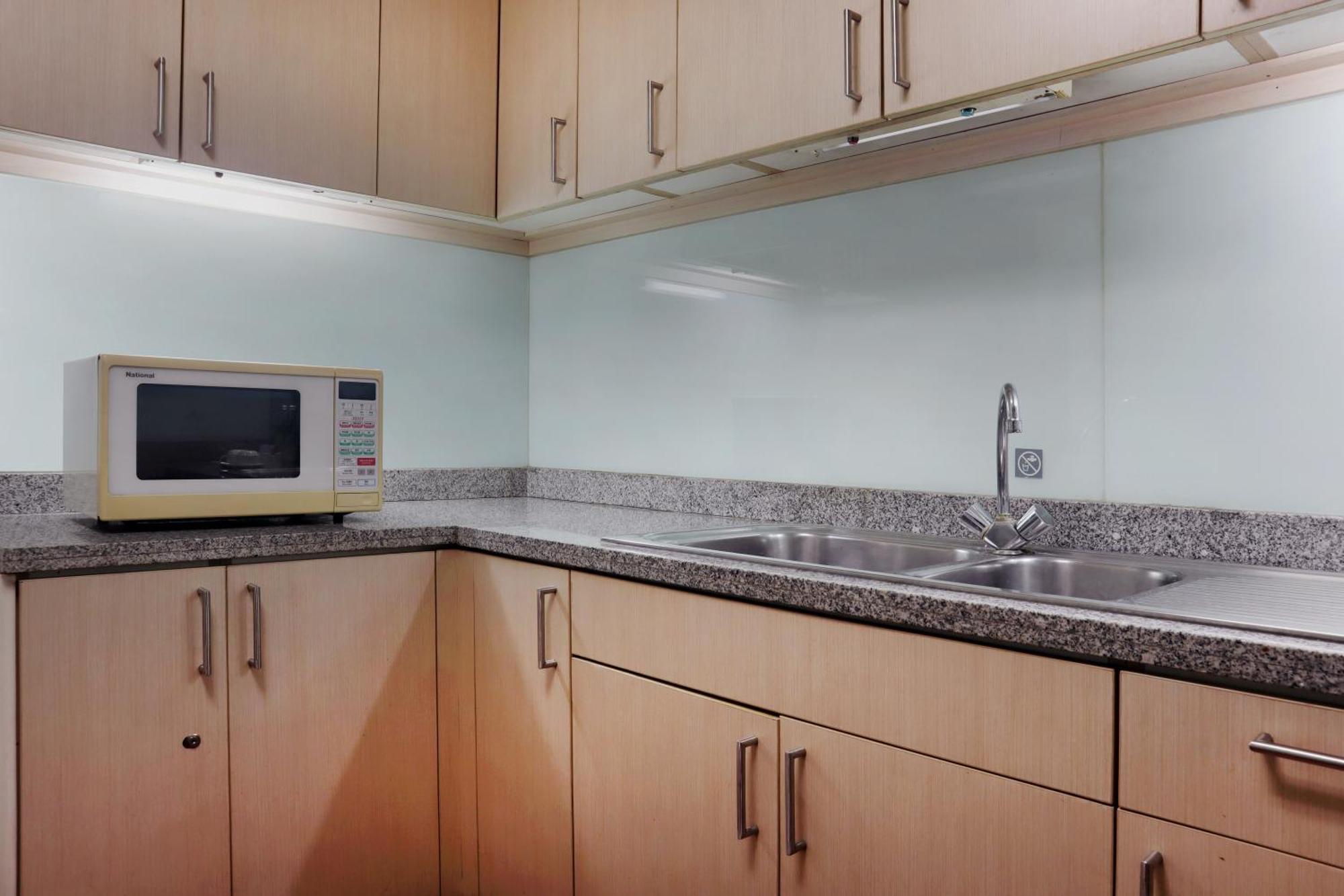 Oakwood Suites Kuningan Джакарта Экстерьер фото