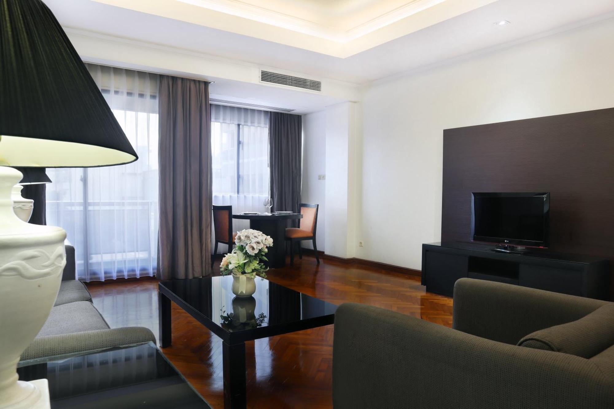 Oakwood Suites Kuningan Джакарта Экстерьер фото