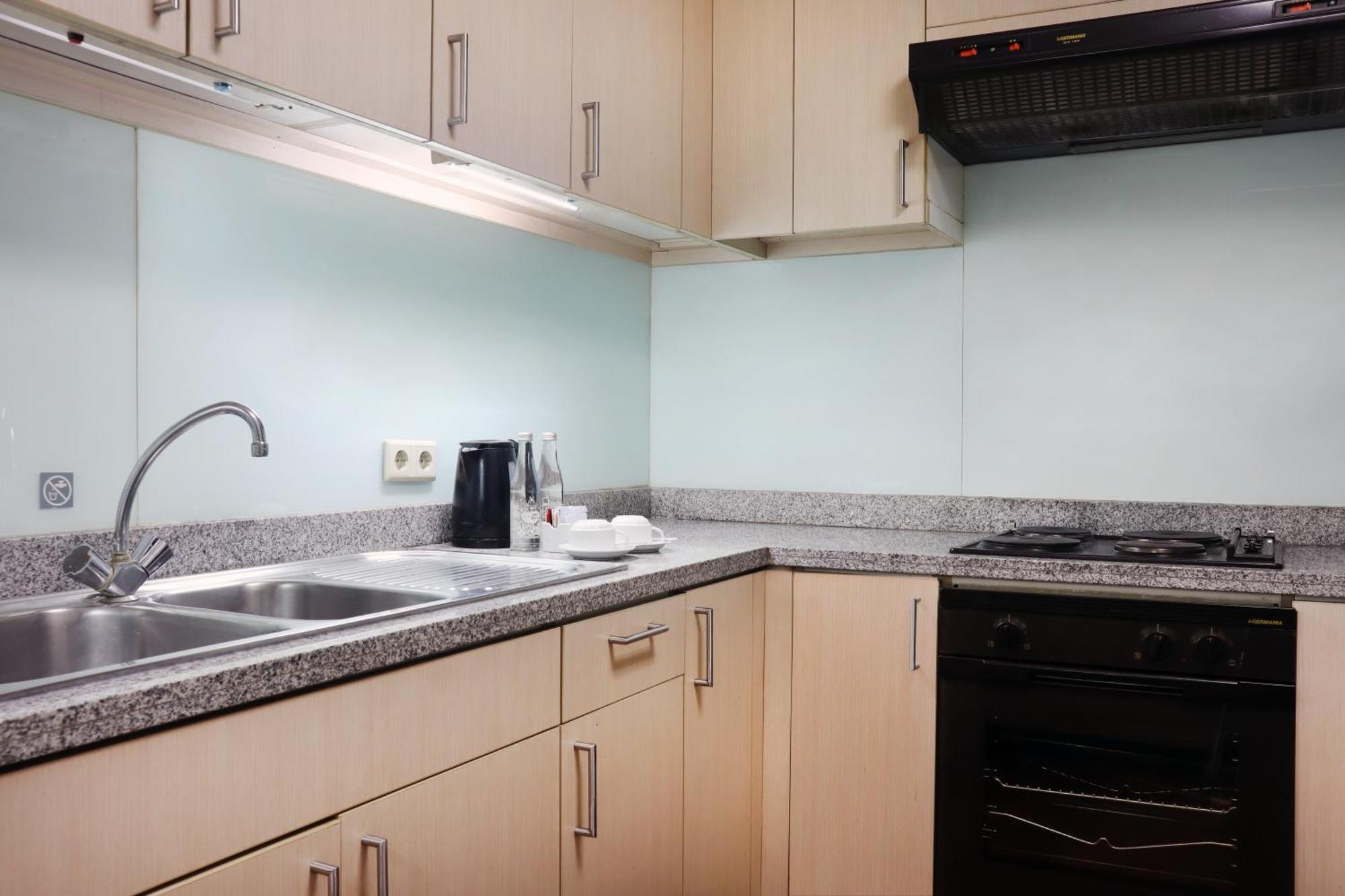 Oakwood Suites Kuningan Джакарта Экстерьер фото