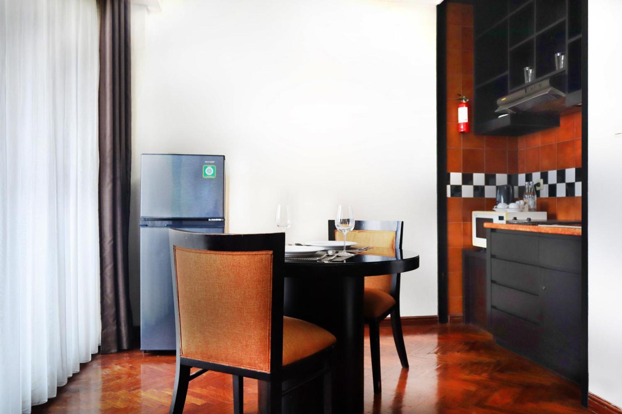 Oakwood Suites Kuningan Джакарта Экстерьер фото