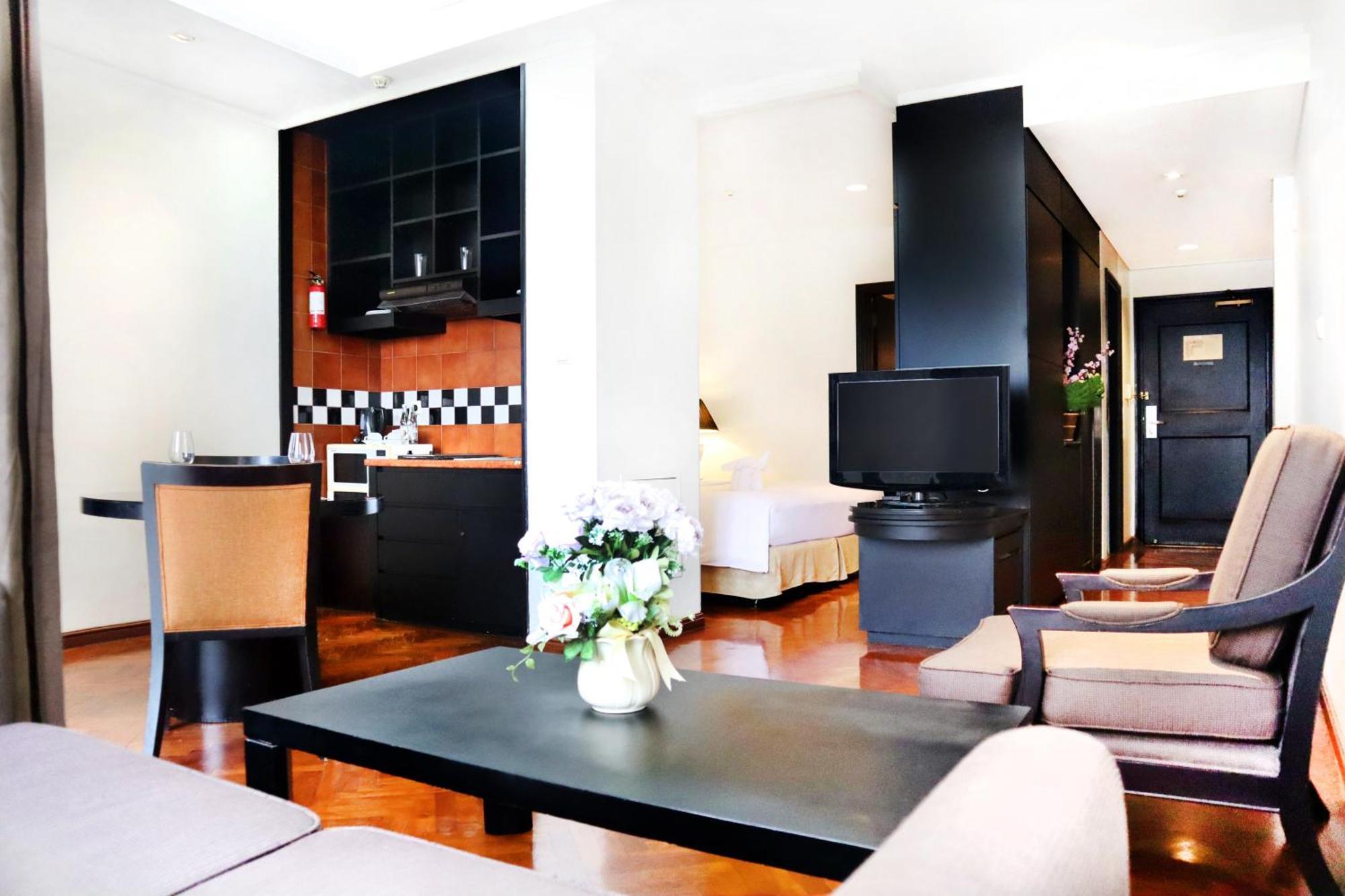 Oakwood Suites Kuningan Джакарта Экстерьер фото