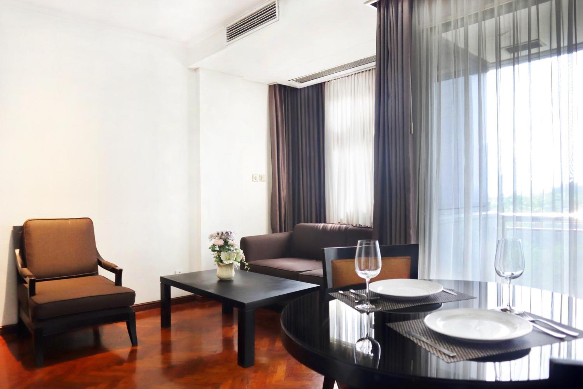 Oakwood Suites Kuningan Джакарта Экстерьер фото