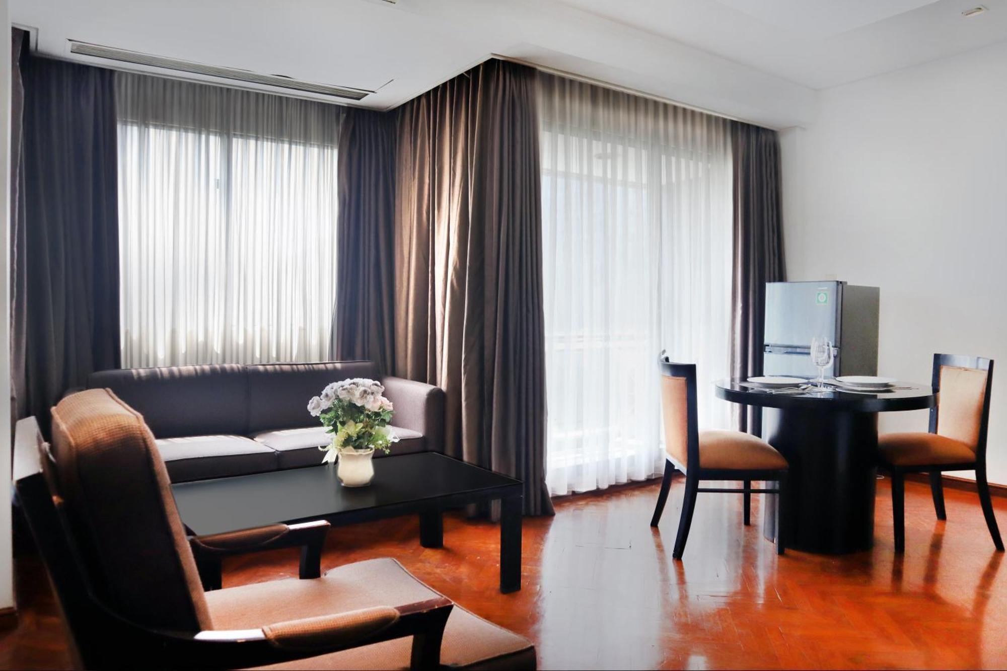 Oakwood Suites Kuningan Джакарта Экстерьер фото