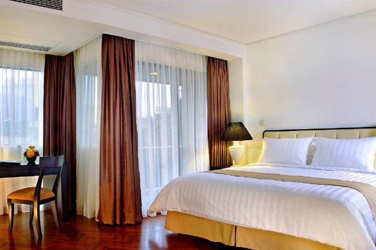 Oakwood Suites Kuningan Джакарта Экстерьер фото